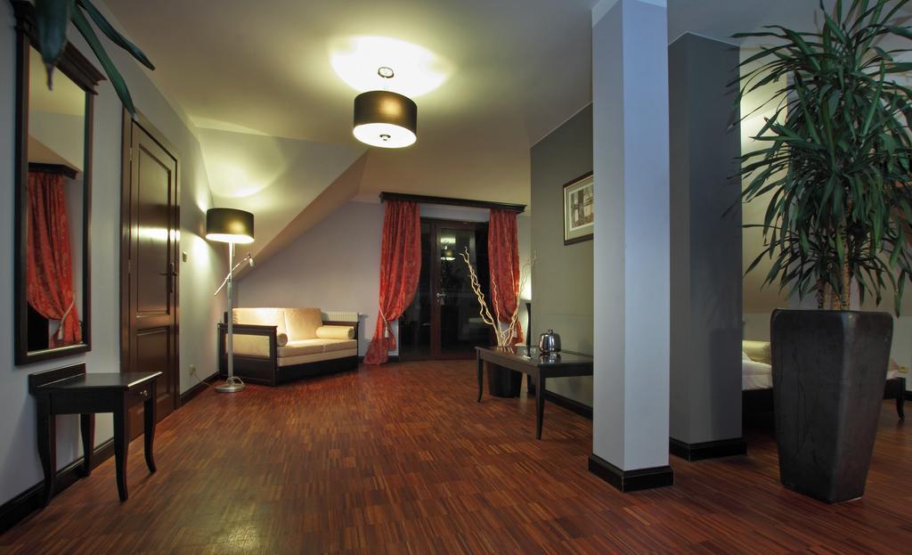 Maranello Villa Otwock Exterior photo